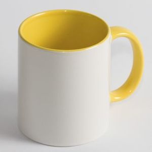Друк на чашці, всередині жовта