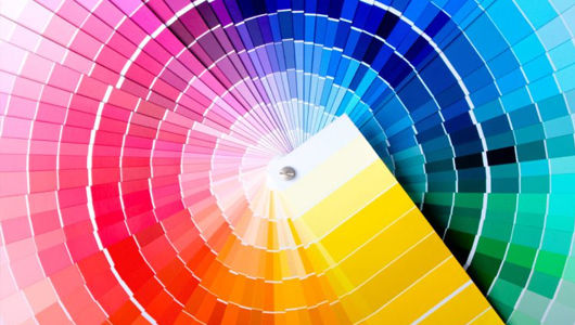 Wybór idealnego schematu kolorów dla drukowanego projektu